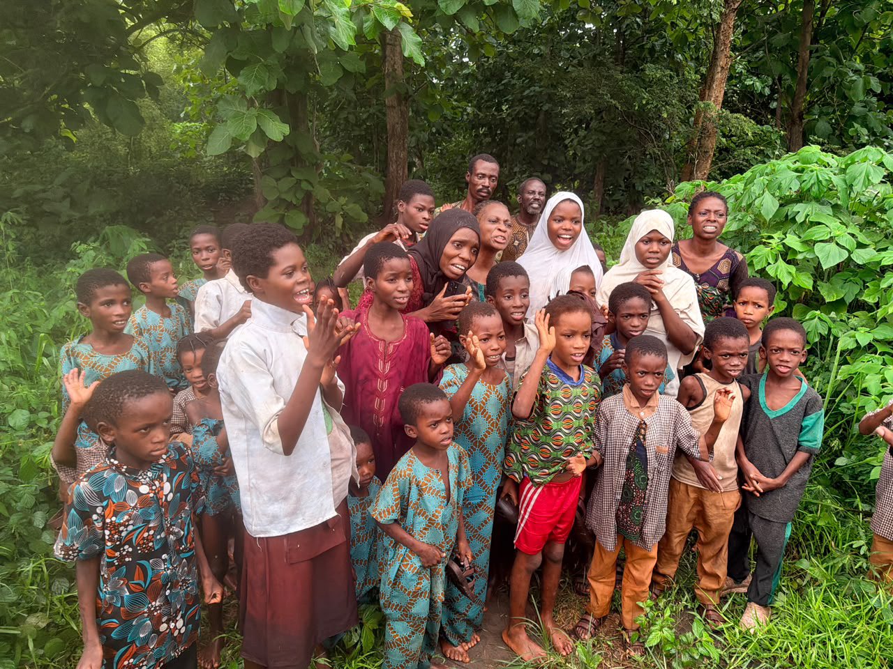 Pupils and teachers abducted in Oyo finally regain their freedom (photos)